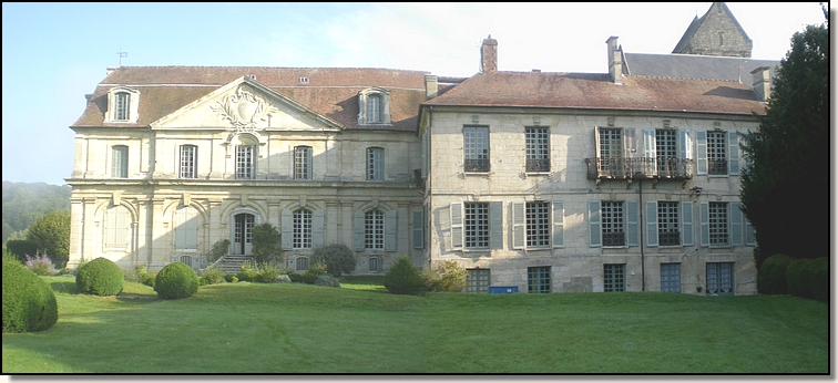 facade sud restaurée du chateau