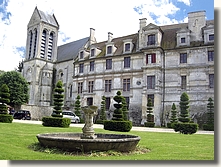 château avec l'église