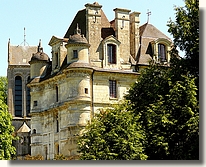 château avec l'église