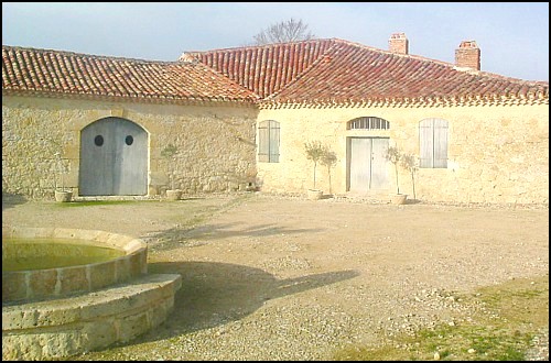 Ancienne étable et remise à foin en cours de restauration
