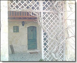 Claustra d'une entre avec son balcon 