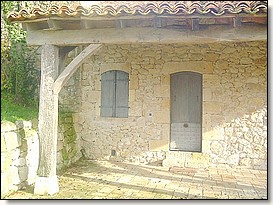 Mur une fois termin avec son auvant et sa terrasse 